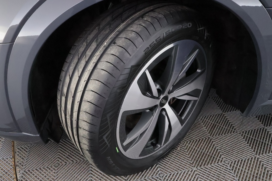 Audi Q8 e-tron vaihtoauto