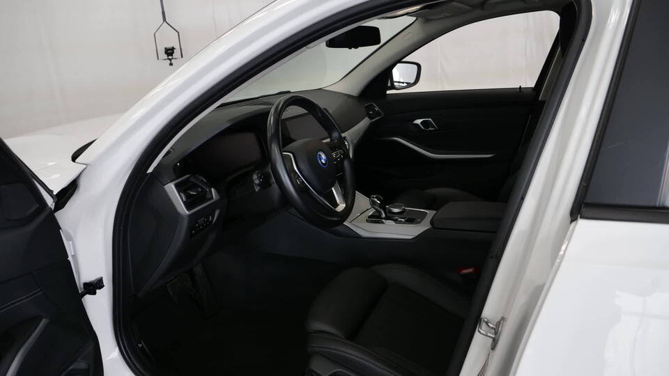 BMW 330 vaihtoauto