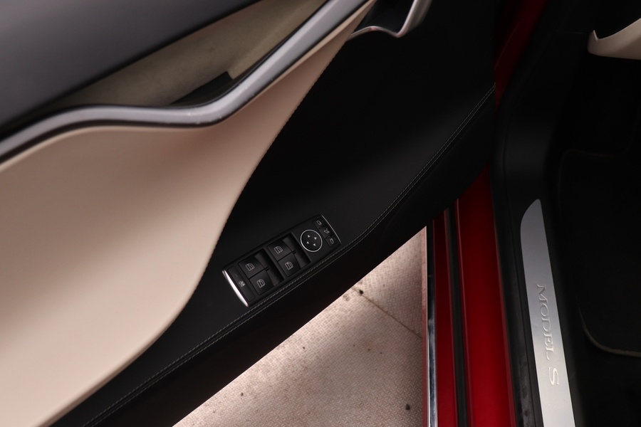 Tesla Model S vaihtoauto