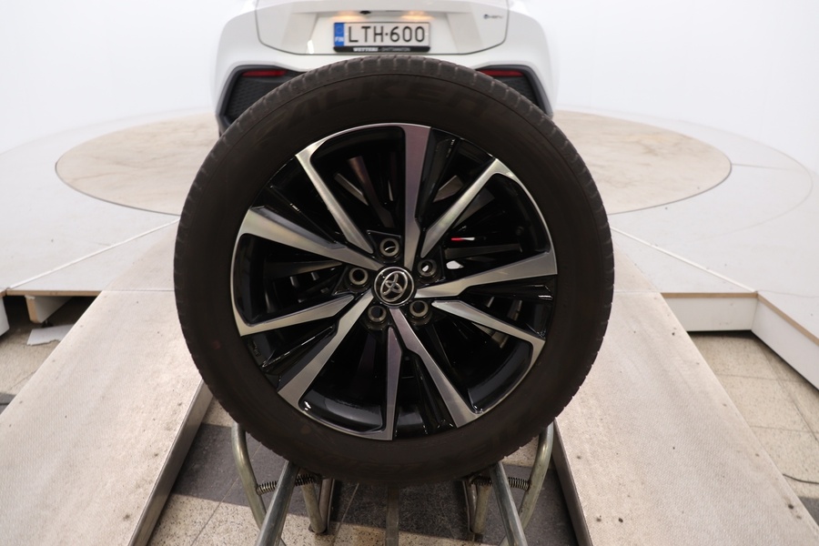 Toyota C-HR vaihtoauto