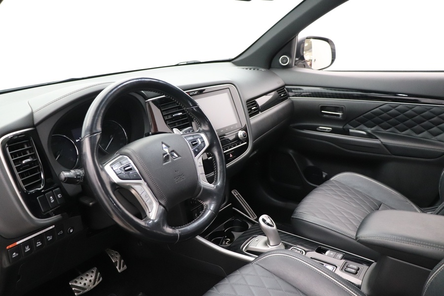 Mitsubishi Outlander PHEV vaihtoauto