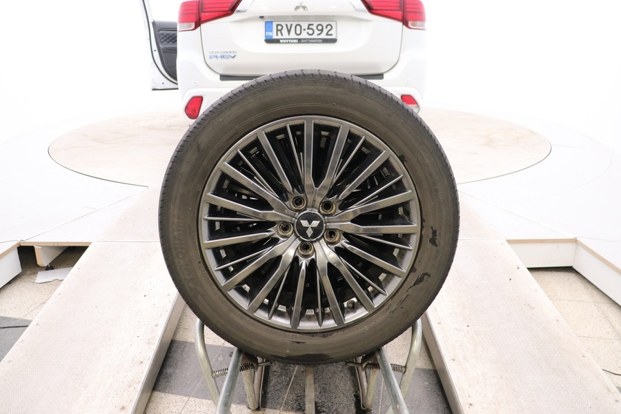 Mitsubishi Outlander PHEV vaihtoauto