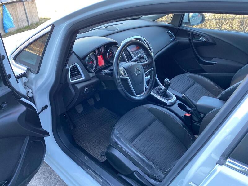 Opel Astra vaihtoauto