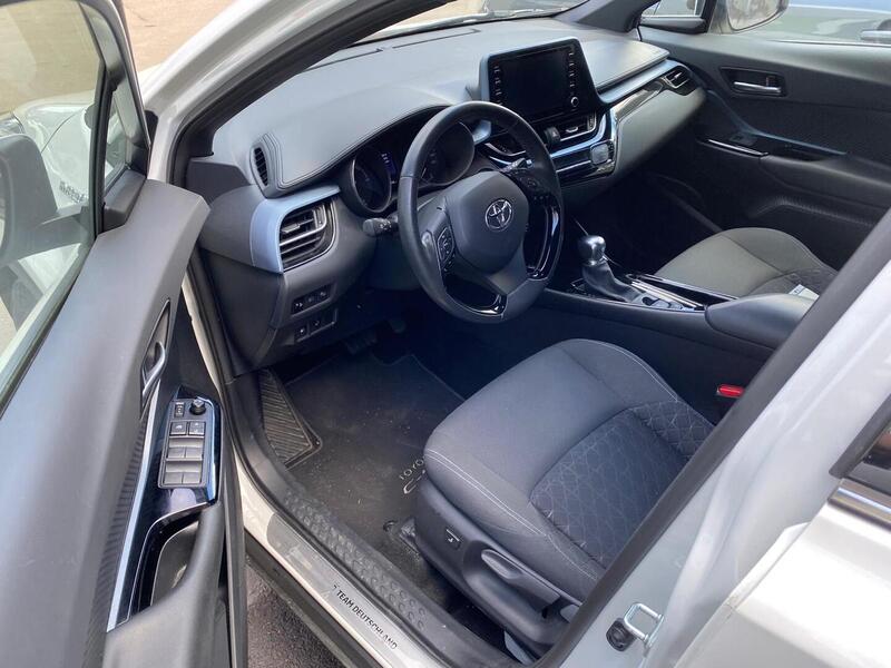 Toyota C-HR vaihtoauto