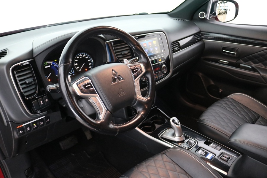Mitsubishi Outlander PHEV vaihtoauto