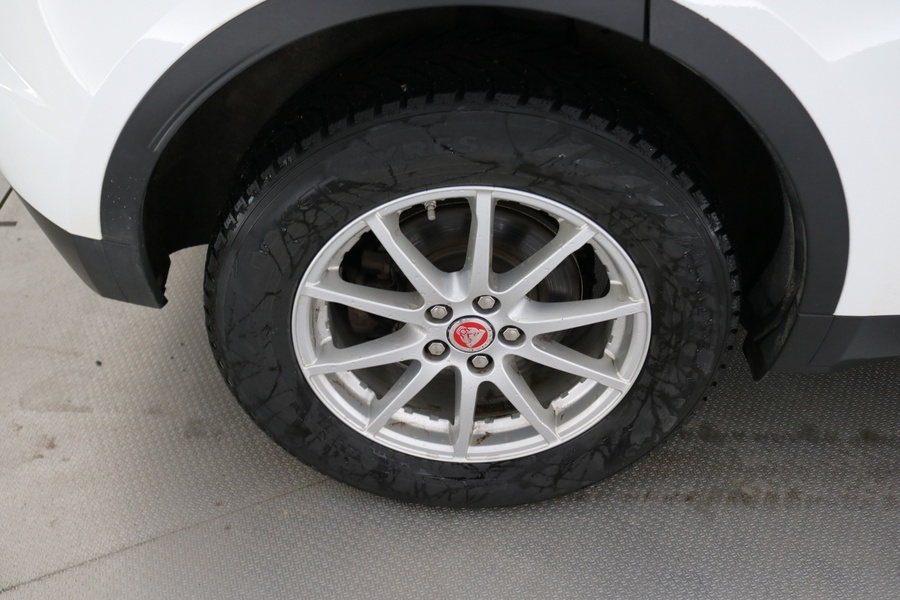 Jaguar E-PACE vaihtoauto