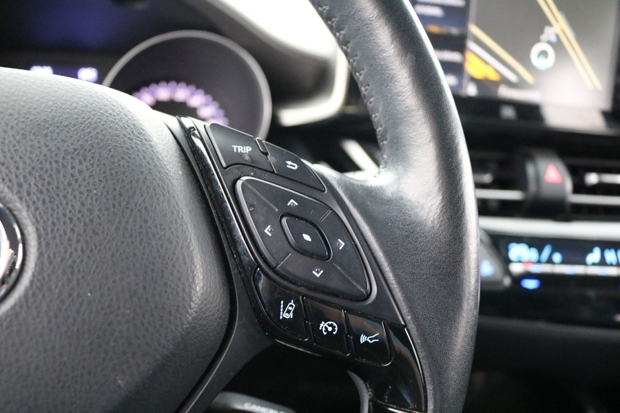 Toyota C-HR vaihtoauto