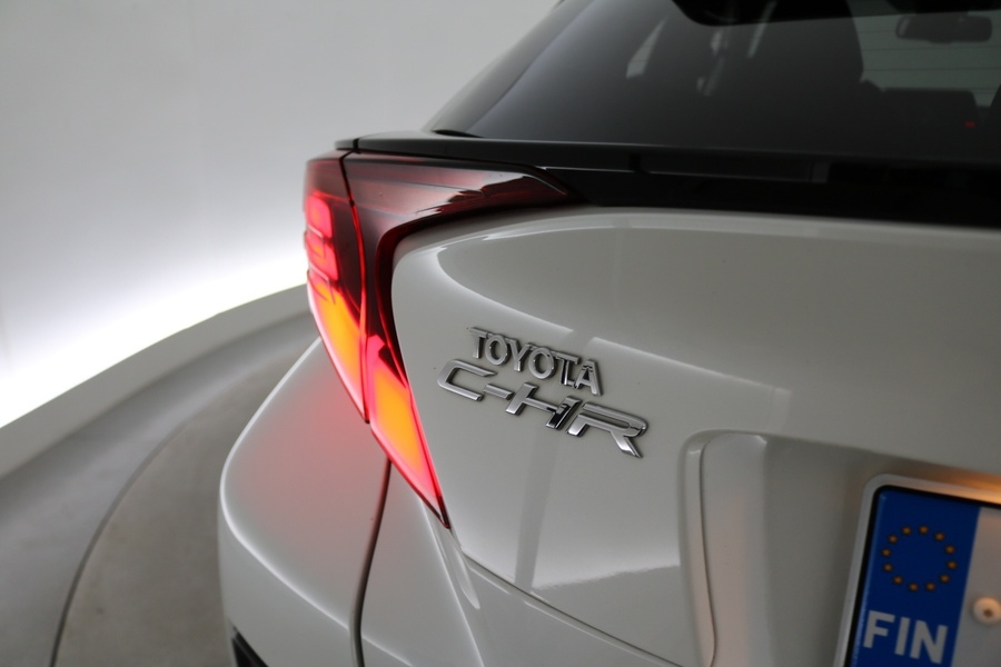 Toyota C-HR vaihtoauto