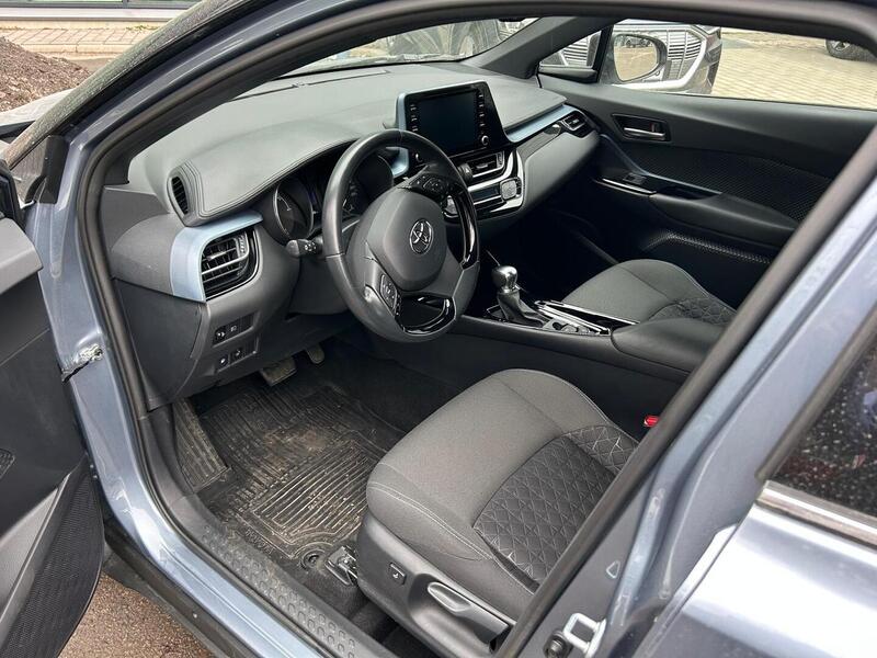 Toyota C-HR vaihtoauto