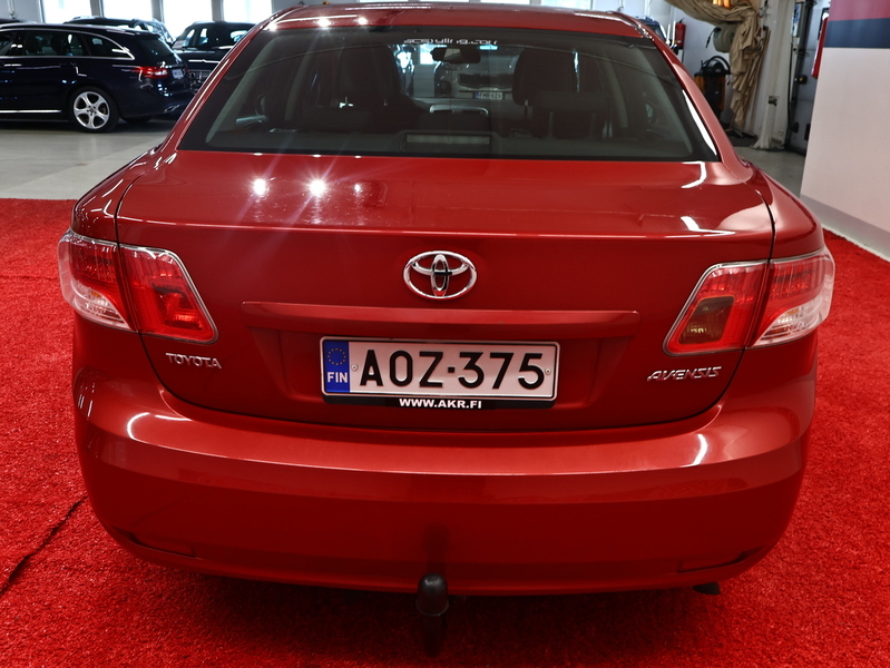 Toyota Avensis vaihtoauto