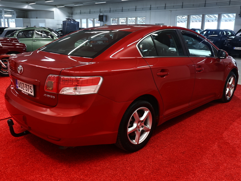 Toyota Avensis vaihtoauto