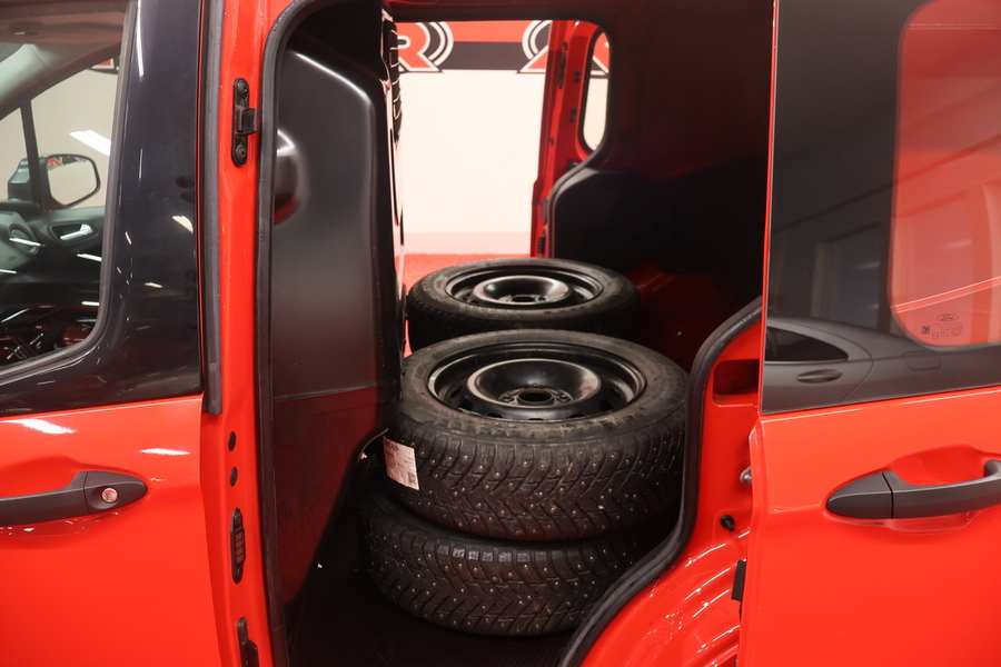 Ford Transit Courier vaihtoauto