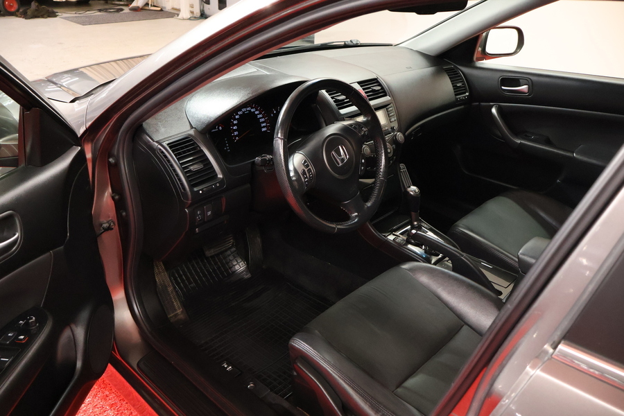 Honda Accord vaihtoauto