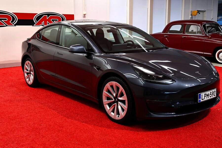 Tesla Model 3 vaihtoauto