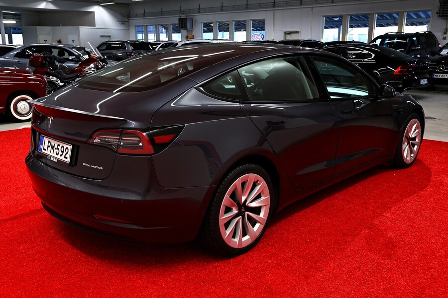 Tesla Model 3 vaihtoauto