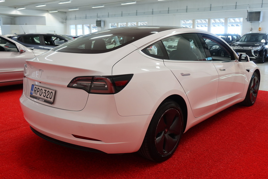 Tesla Model 3 vaihtoauto