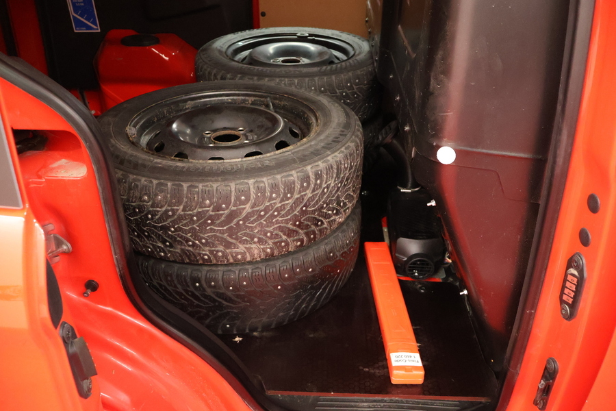 Ford Transit Courier vaihtoauto