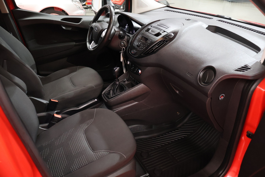 Ford Transit Courier vaihtoauto