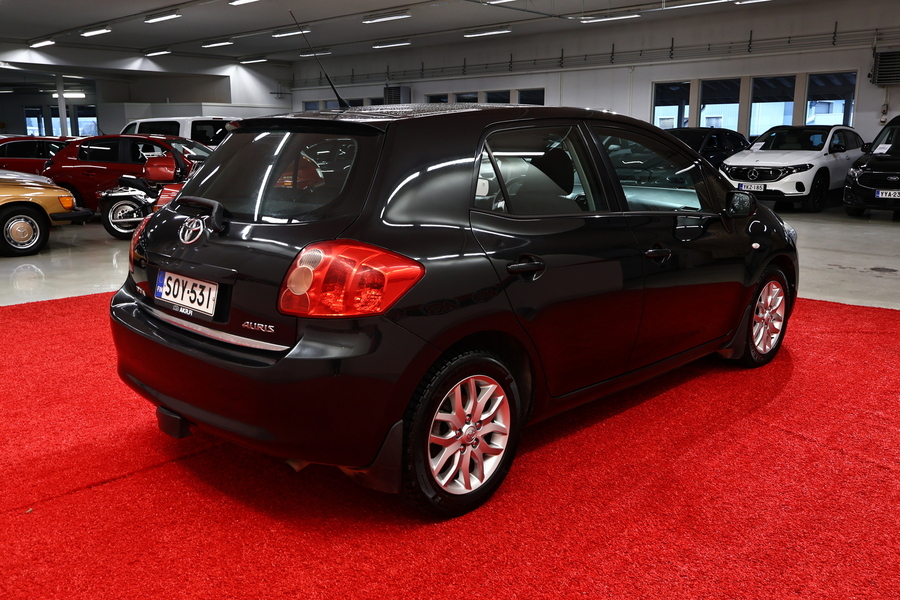 Toyota Auris vaihtoauto