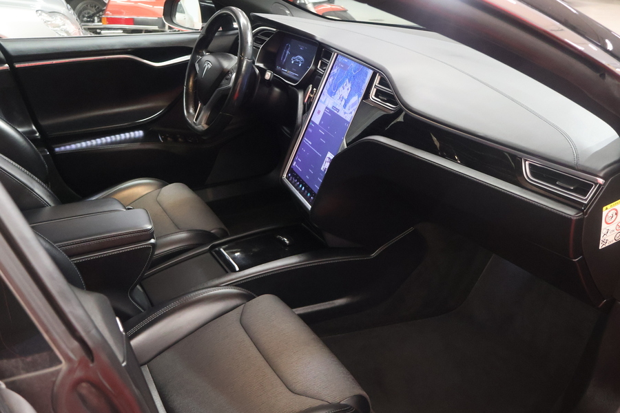 Tesla Model S vaihtoauto