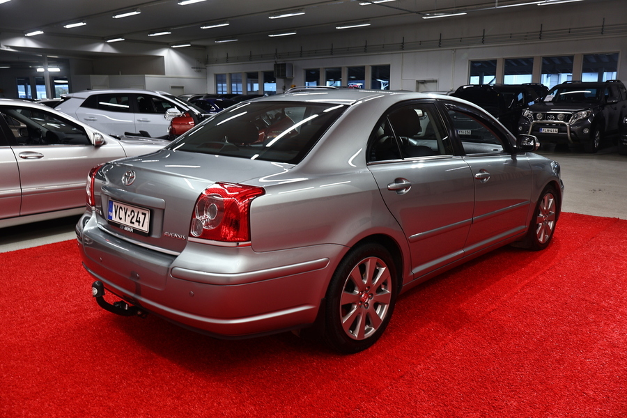 Toyota Avensis vaihtoauto