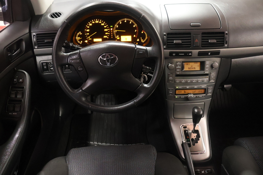 Toyota Avensis vaihtoauto