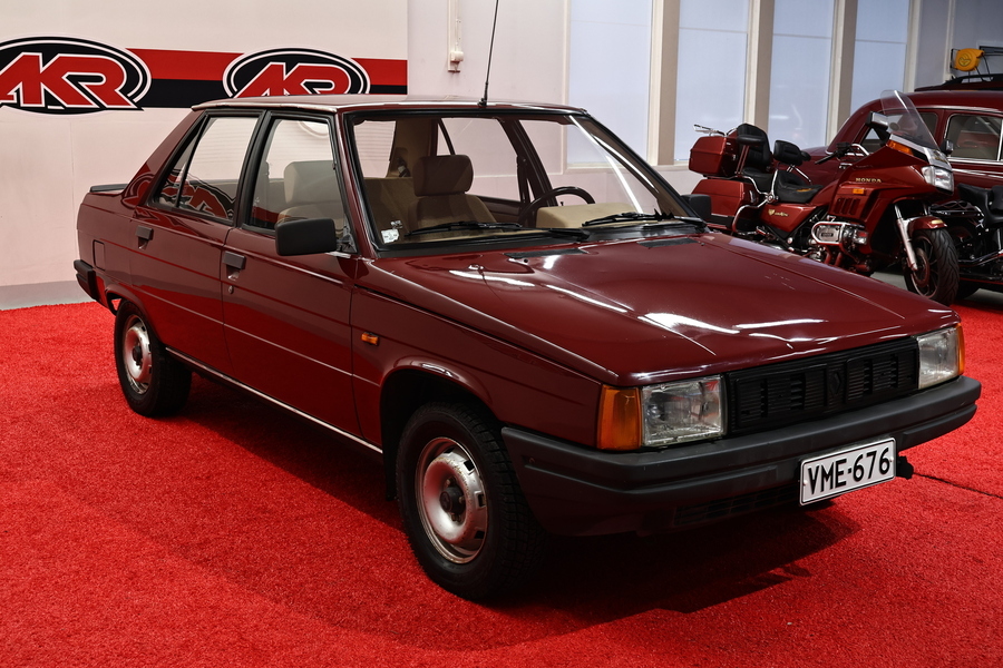Renault 9 vaihtoauto