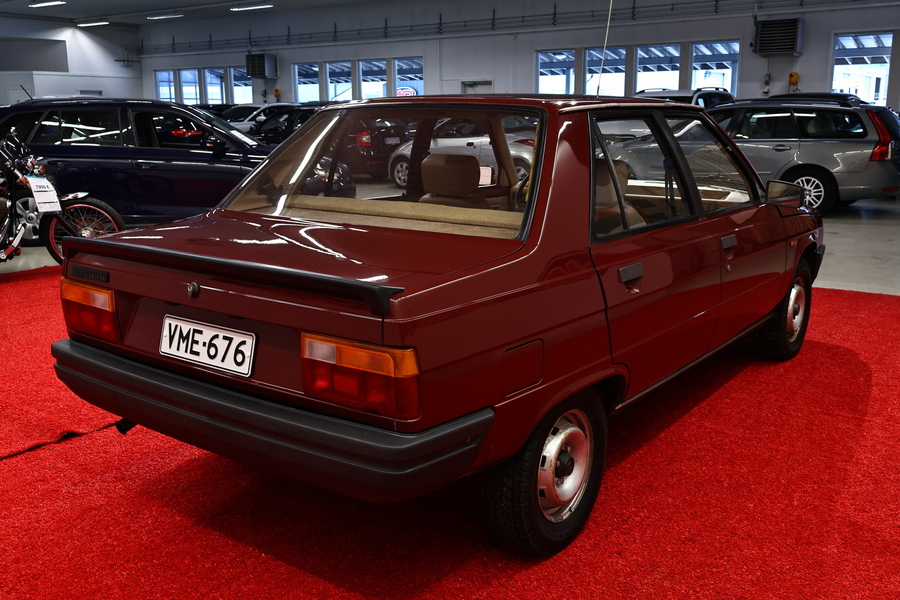 Renault 9 vaihtoauto