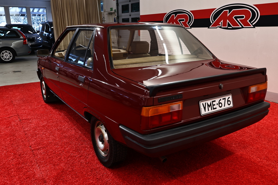 Renault 9 vaihtoauto