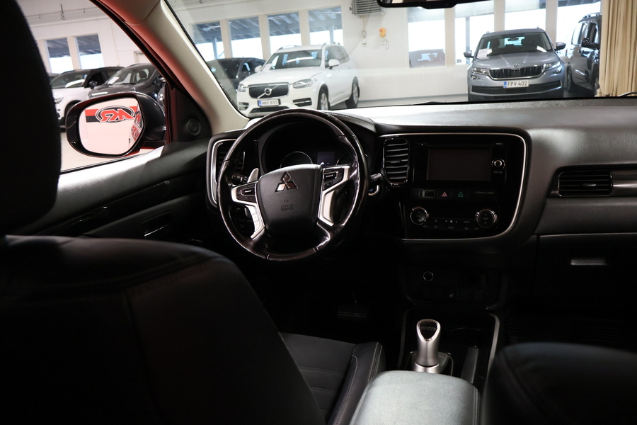 Mitsubishi Outlander PHEV vaihtoauto
