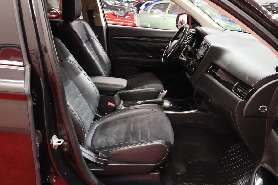 Mitsubishi Outlander PHEV vaihtoauto