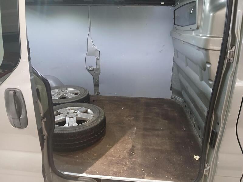 Opel Vivaro vaihtoauto