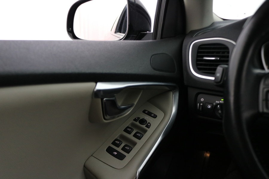 Volvo V40 Cross Country vaihtoauto