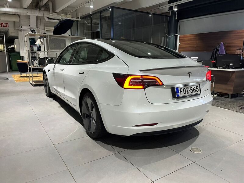 Tesla Model 3 vaihtoauto