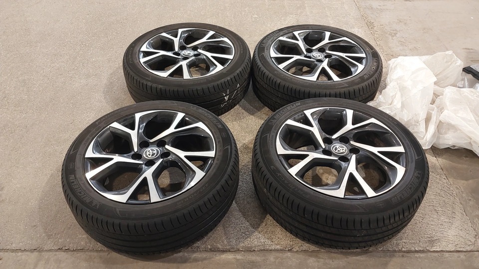 Toyota C-HR vaihtoauto