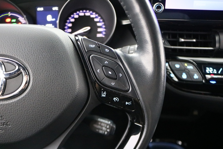 Toyota C-HR vaihtoauto