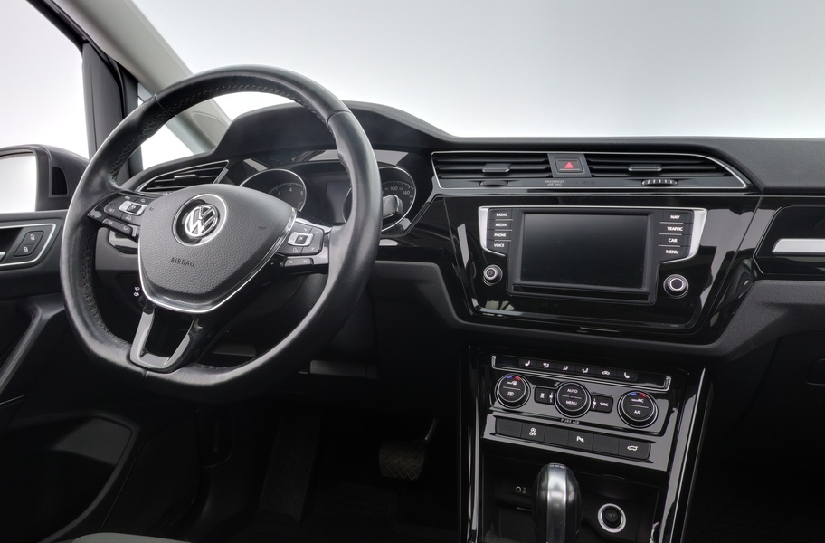 Volkswagen Touran vaihtoauto