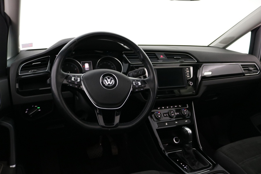 Volkswagen Touran vaihtoauto