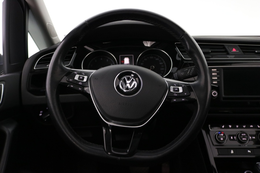 Volkswagen Touran vaihtoauto