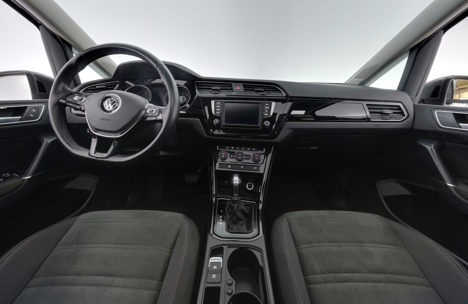 Volkswagen Touran vaihtoauto