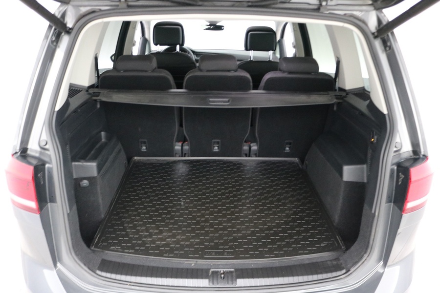 Volkswagen Touran vaihtoauto