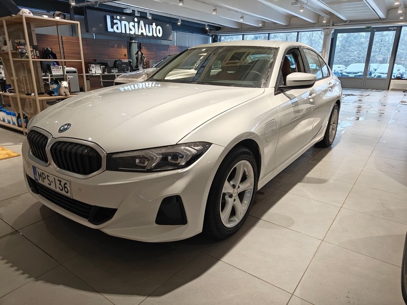 BMW 330 vaihtoauto