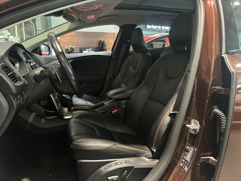 Volvo V40 Cross Country vaihtoauto