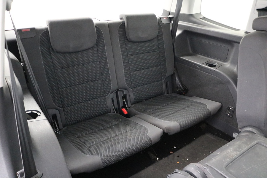 Volkswagen Touran vaihtoauto