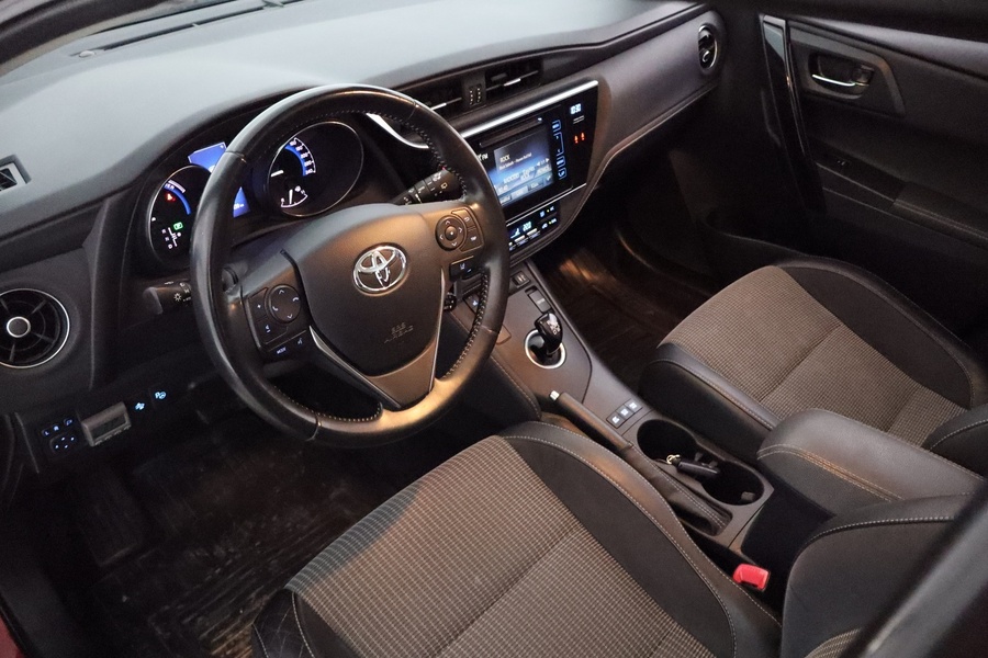 Toyota Auris vaihtoauto