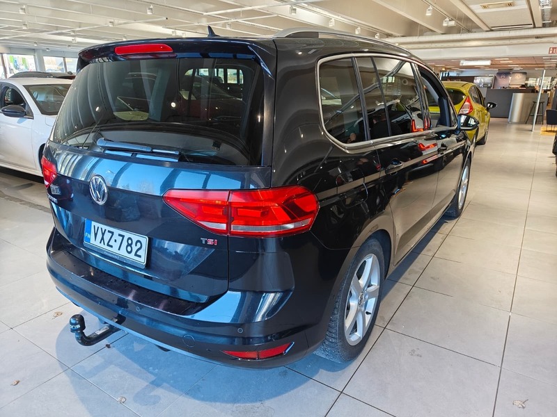 Volkswagen Touran vaihtoauto
