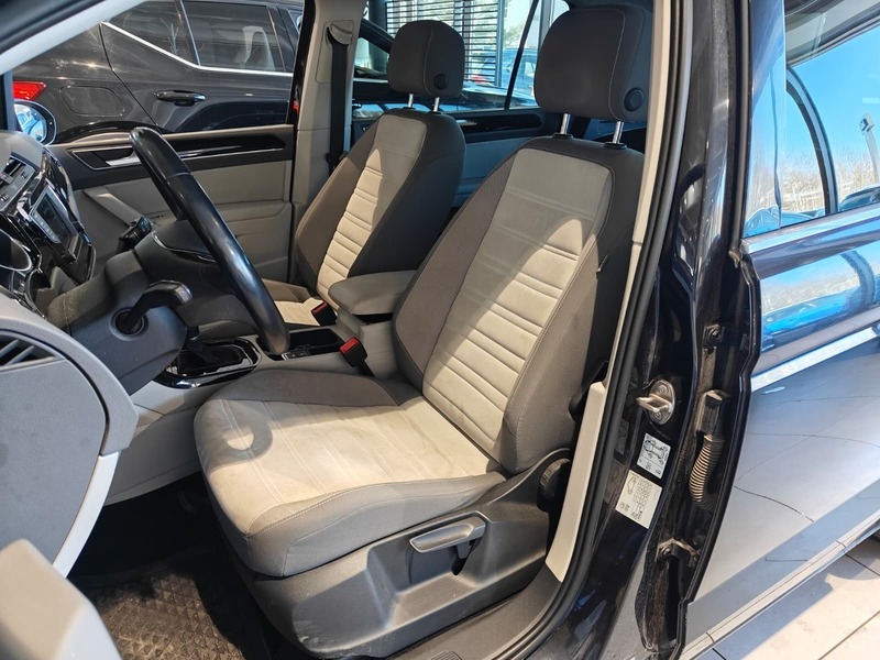 Volkswagen Touran vaihtoauto