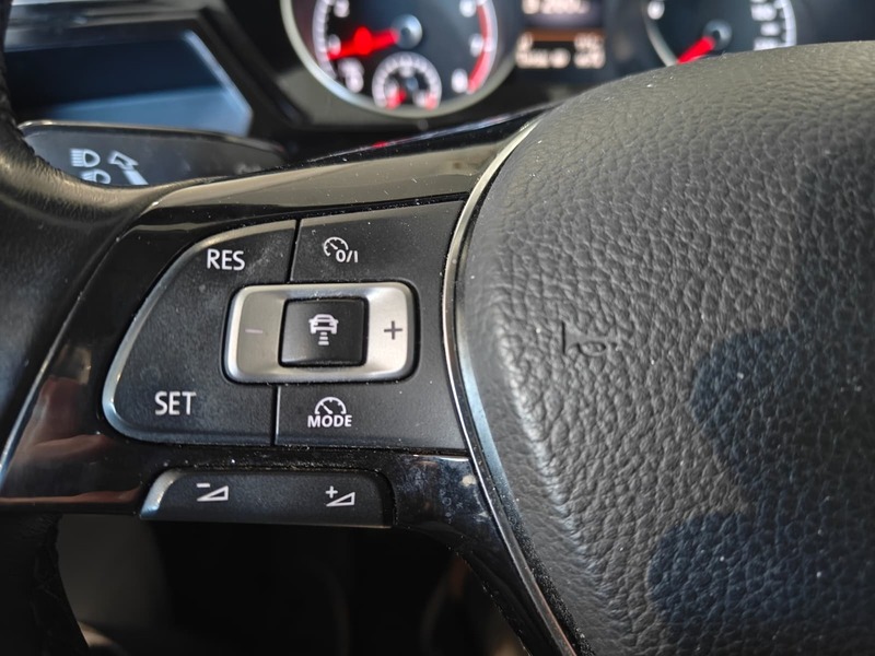 Volkswagen Touran vaihtoauto