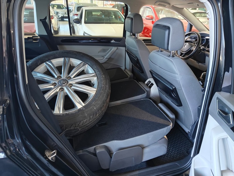 Volkswagen Touran vaihtoauto