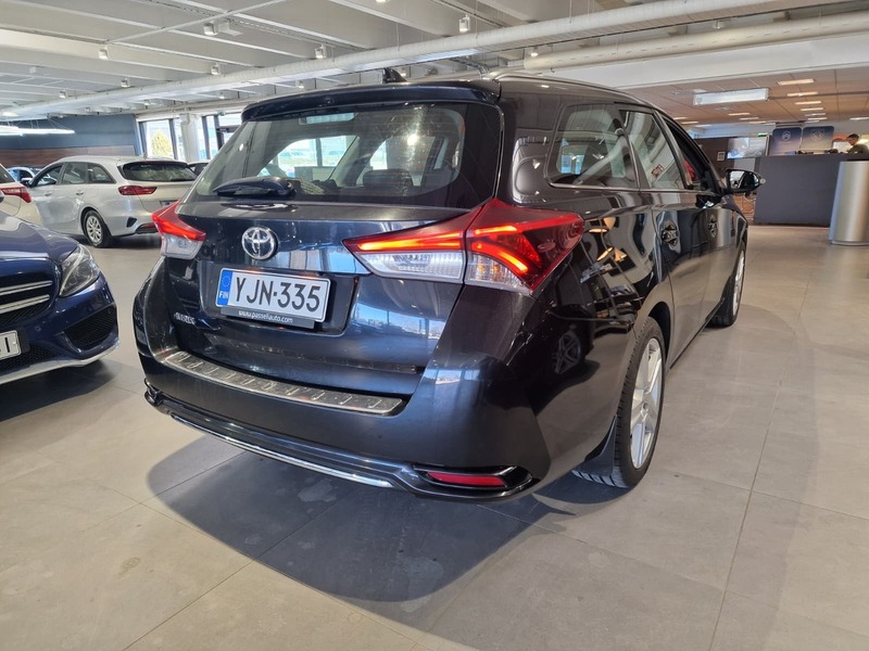 Toyota Auris vaihtoauto